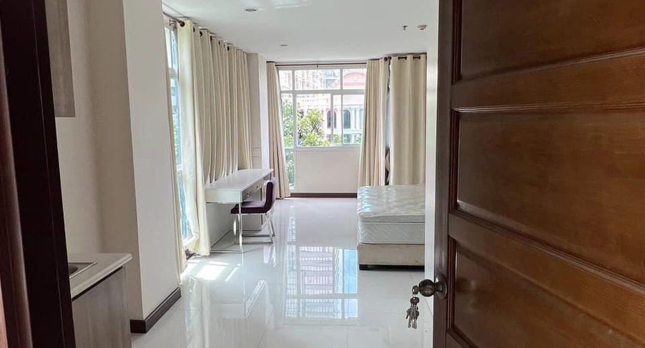 For rent studio condo in Huai Khwang, Bangkok