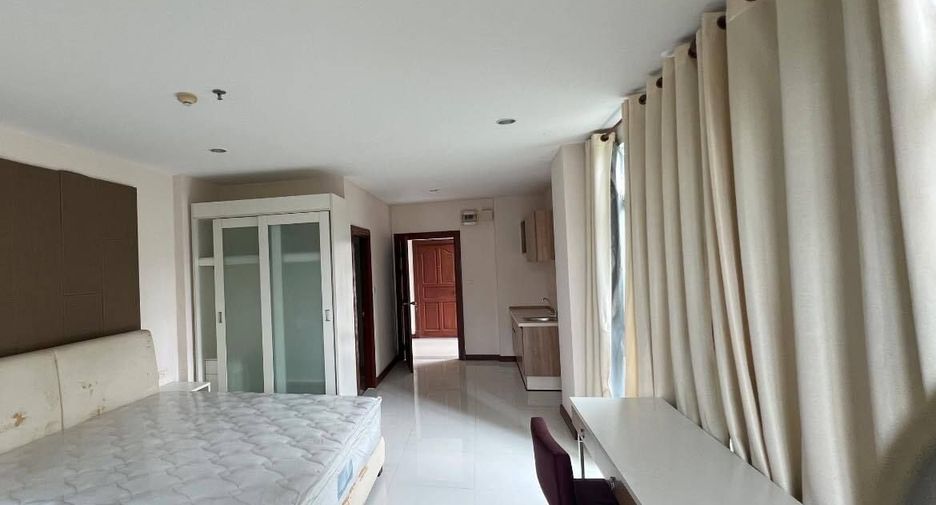 For rent studio condo in Huai Khwang, Bangkok