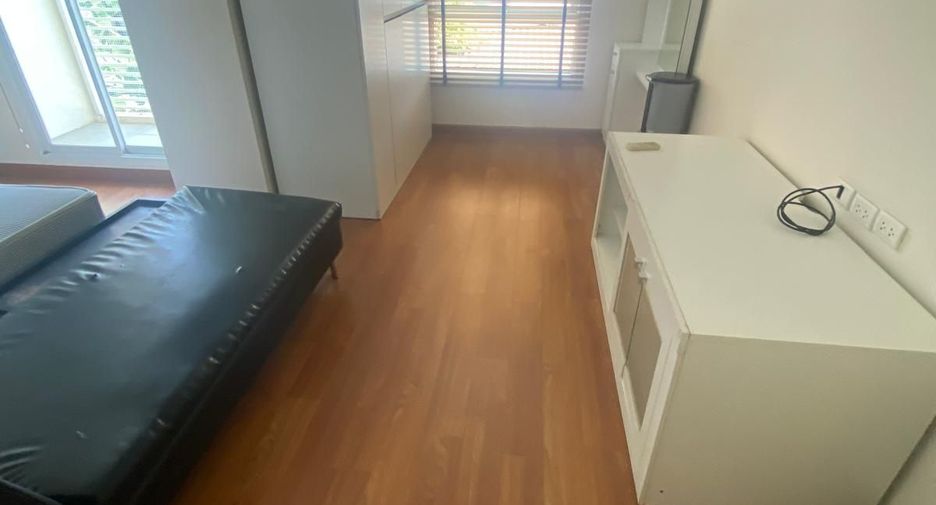 For sale 2 bed condo in Phaya Thai, Bangkok