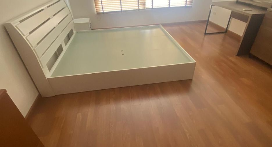 For sale 2 bed condo in Phaya Thai, Bangkok