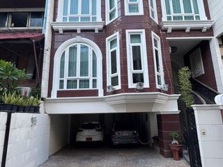 For sale 4 bed house in Watthana, Bangkok