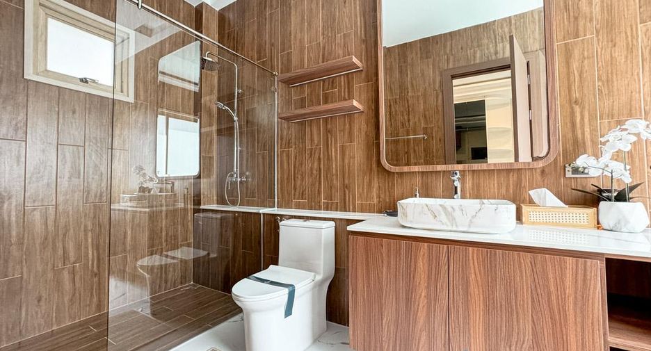 For sale 4 bedrooms villa in Bang Lamung, Chonburi