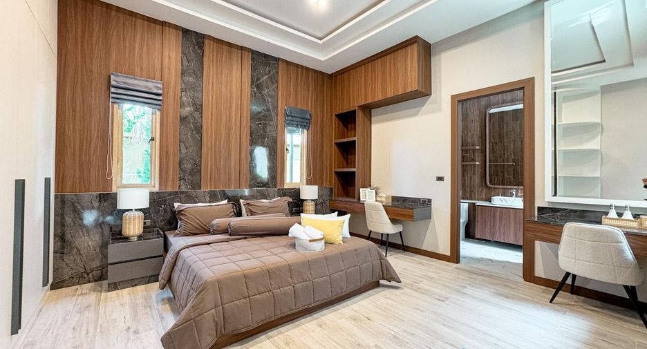 For sale 4 bedrooms villa in Bang Lamung, Chonburi