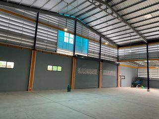 For rent warehouse in Mueang Samut Prakan, Samut Prakan
