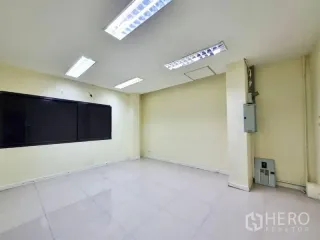 Gewerbefläche zur Miete in Watthana, Bangkok