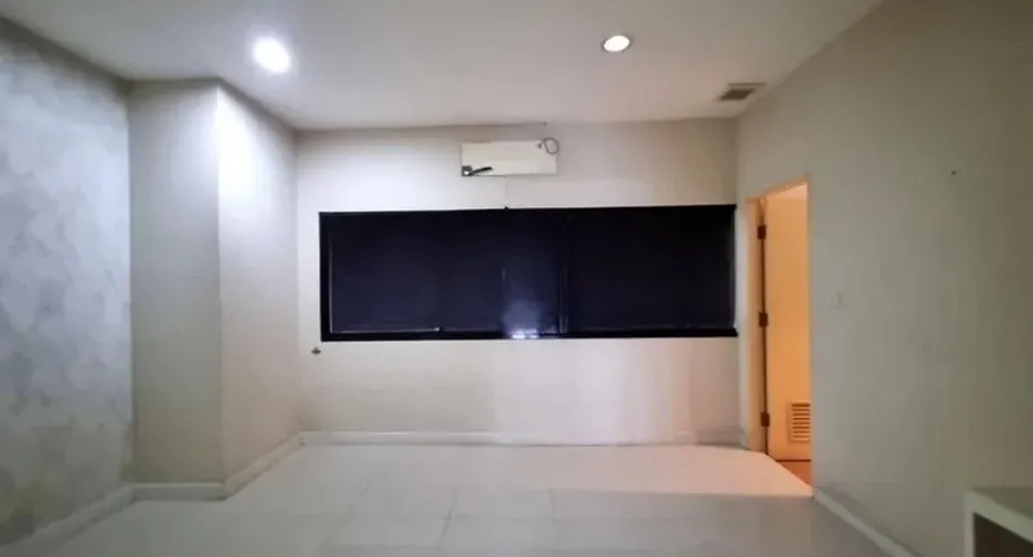 Gewerbefläche zur Miete in Watthana, Bangkok