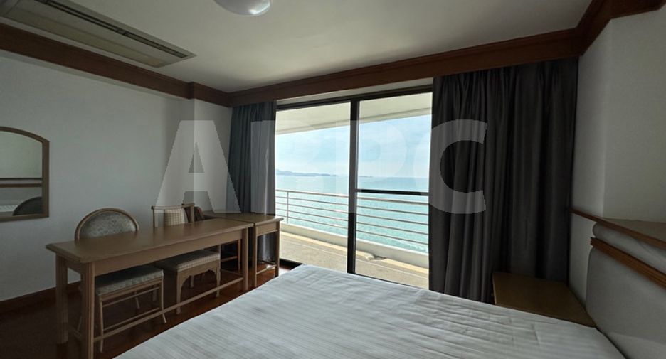 For rent 4 bed condo in Pratumnak, Pattaya