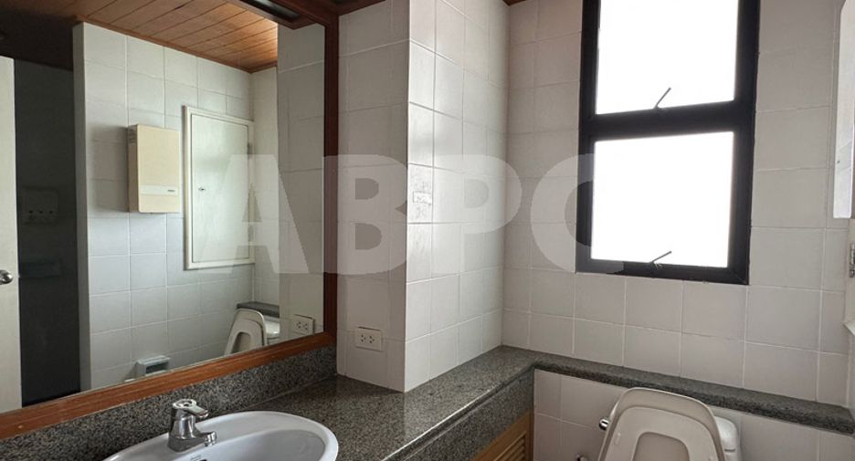 For rent 4 bedrooms condo in Bang Lamung, Chonburi