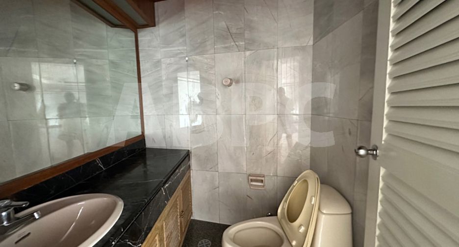 For rent 4 bedrooms condo in Bang Lamung, Chonburi
