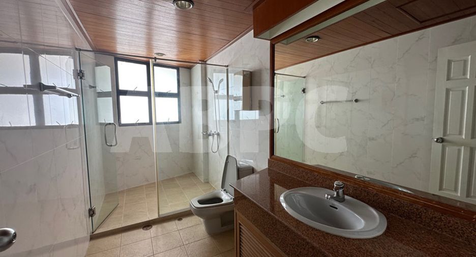For rent 4 bedrooms condo in Bang Lamung, Chonburi