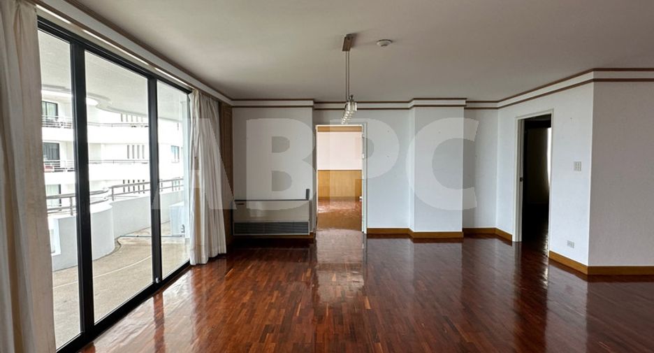 For rent 4 bedrooms condo in Bang Lamung, Chonburi