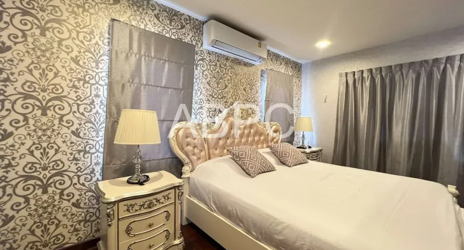 For rent and for sale 5 bedrooms house in Bang Lamung, Chonburi