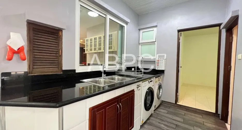 For rent and for sale 5 bedrooms house in Bang Lamung, Chonburi