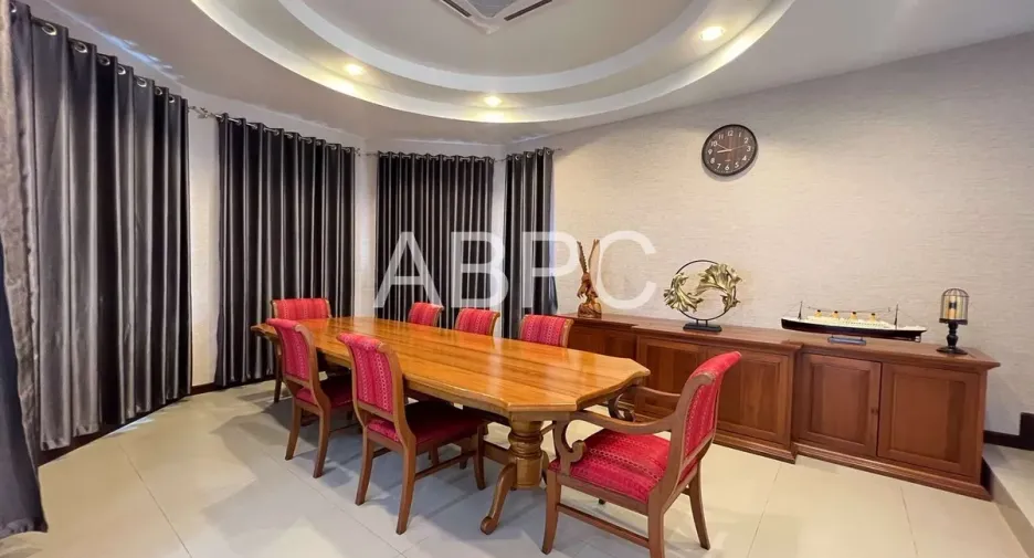For rent and for sale 5 bedrooms house in Bang Lamung, Chonburi