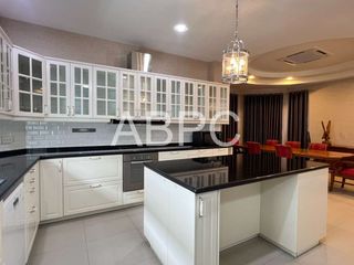 À louer et à vendre 5 chambres maison à Bang Lamung, Chonburi