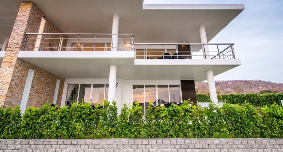 For sale 3 bed apartment in Hua Hin, Prachuap Khiri Khan