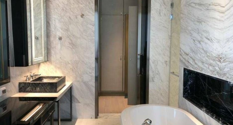 For rent 3 bed condo in Khlong San, Bangkok