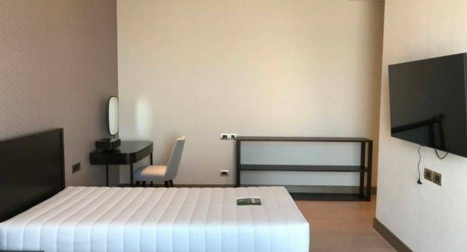 For rent 3 bed condo in Khlong San, Bangkok