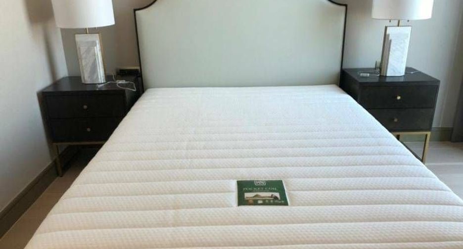 For rent 3 bed condo in Khlong San, Bangkok