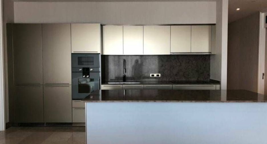 For rent 3 bed condo in Khlong San, Bangkok
