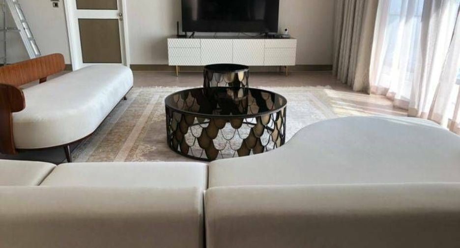 For rent 3 bed condo in Khlong San, Bangkok