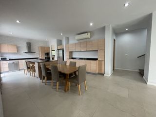 For rent 4 Beds house in Khlong Toei, Bangkok