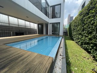 For rent 4 Beds house in Khlong Toei, Bangkok