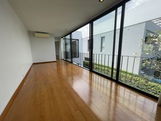 For rent 4 Beds house in Khlong Toei, Bangkok