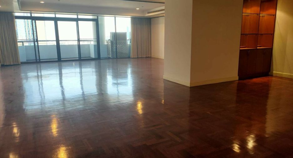 For rent 3 bed condo in Watthana, Bangkok