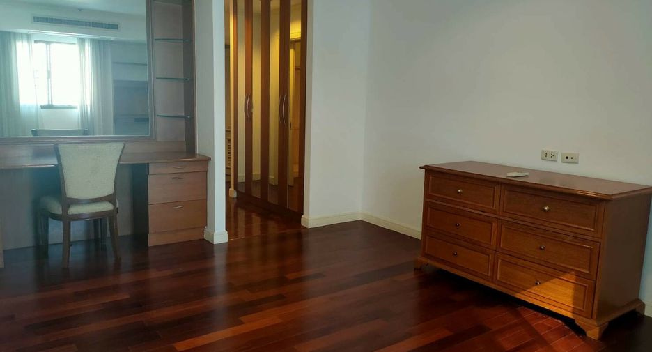 For rent 3 bed condo in Watthana, Bangkok