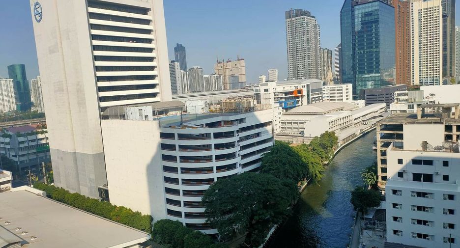 For rent 3 bed condo in Watthana, Bangkok