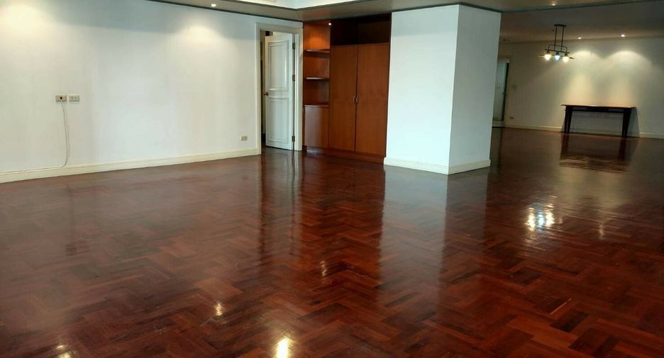 For rent 3 bed condo in Watthana, Bangkok