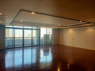 For rent 3 bed condo in Watthana, Bangkok