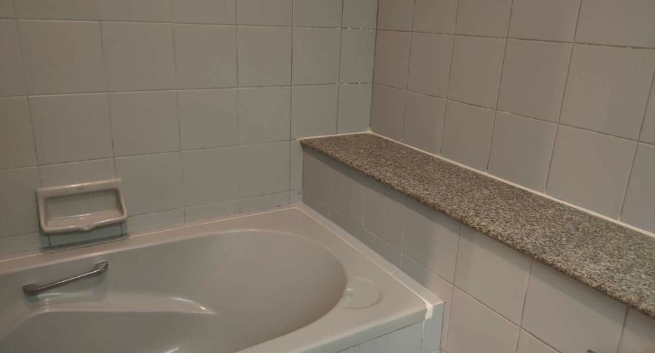 For rent 3 bed condo in Watthana, Bangkok