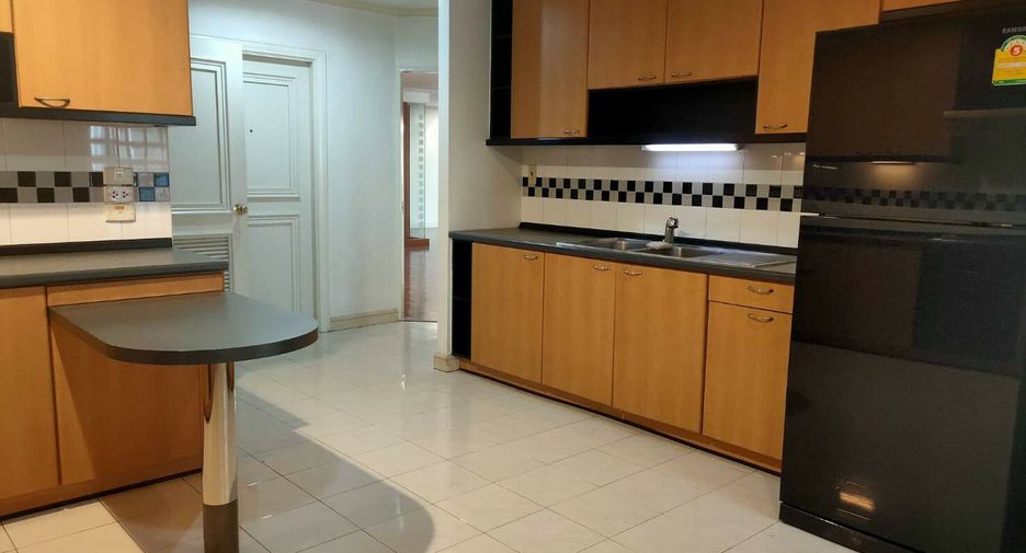 For rent 3 bed condo in Watthana, Bangkok