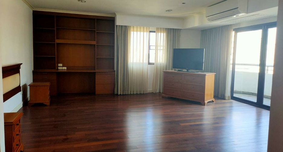 For rent 3 bed condo in Watthana, Bangkok