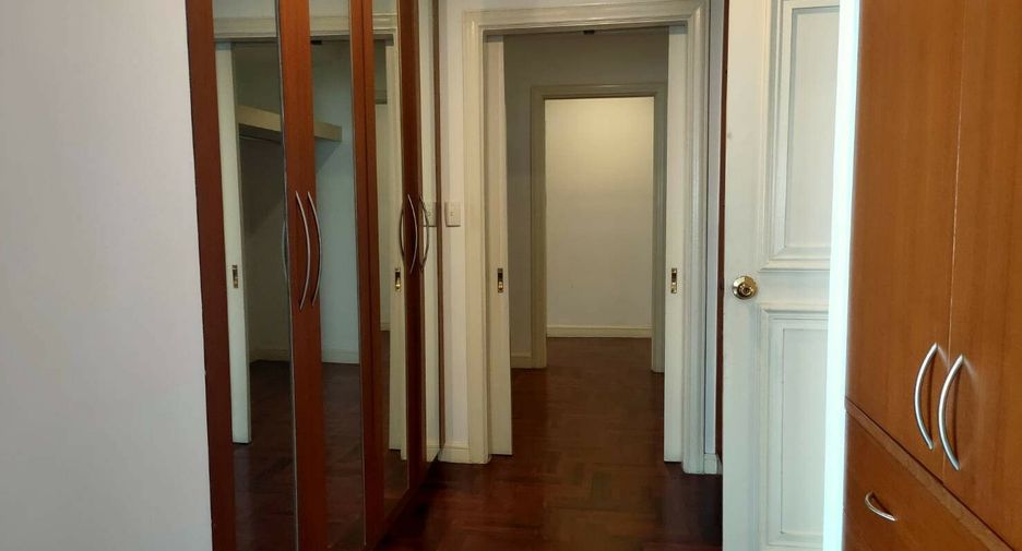 For rent 3 bed condo in Watthana, Bangkok
