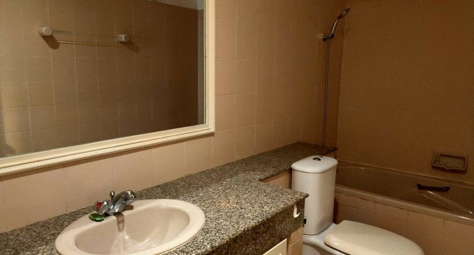 For rent 3 bed condo in Watthana, Bangkok