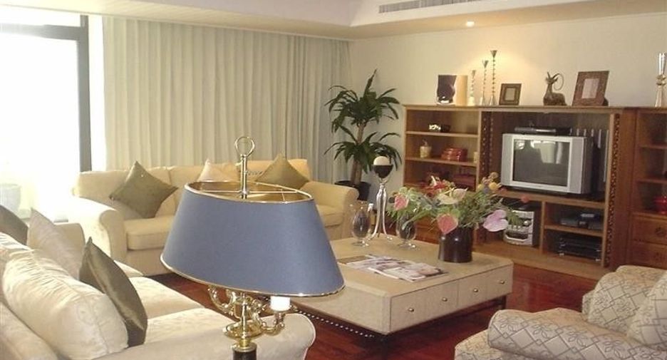 For rent 3 bed condo in Watthana, Bangkok