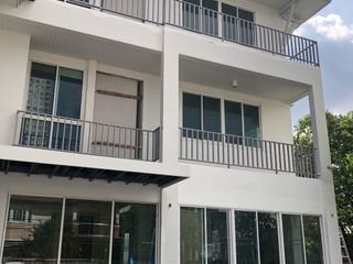 For rent 3 Beds house in Thon Buri, Bangkok