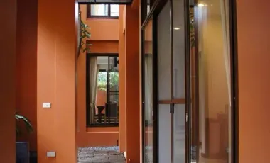 For rent 3 bed townhouse in Watthana, Bangkok