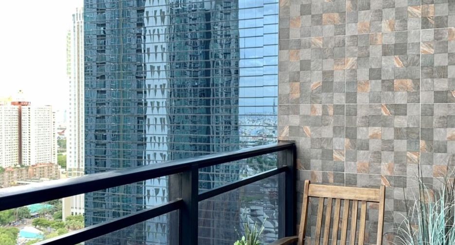 For rent 3 bed condo in Huai Khwang, Bangkok