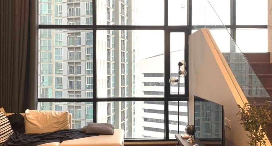 For rent 3 bed condo in Huai Khwang, Bangkok