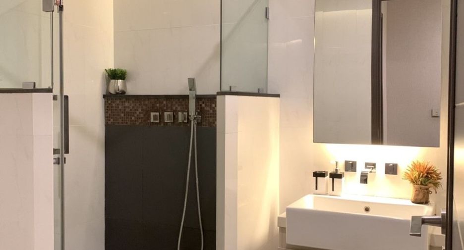 For rent 3 bed condo in Huai Khwang, Bangkok