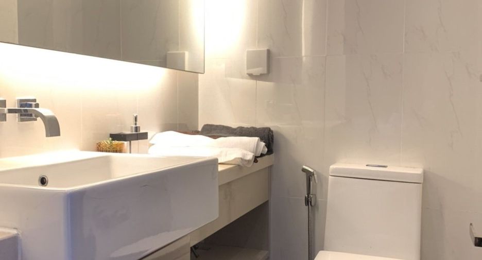 For rent 3 bed condo in Huai Khwang, Bangkok