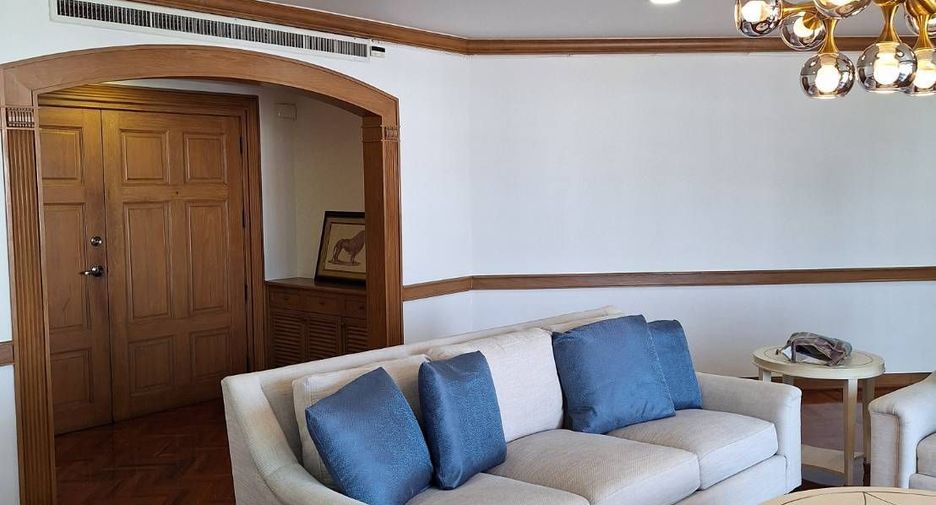 For rent 3 Beds condo in Khlong Toei, Bangkok