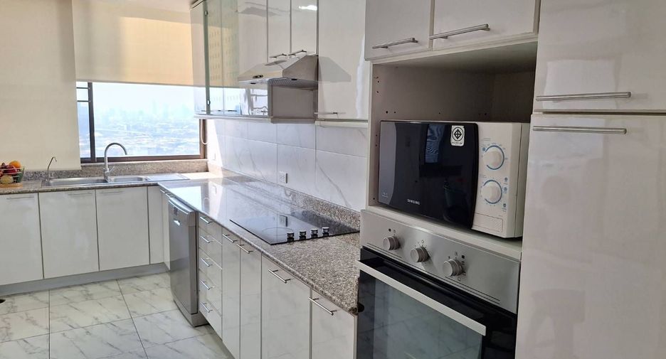 For rent 3 Beds condo in Khlong Toei, Bangkok