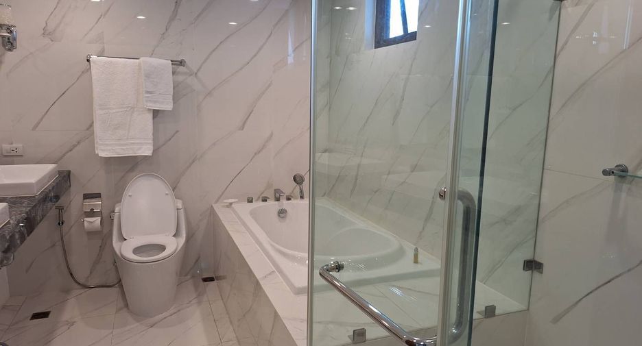 For rent 3 Beds condo in Khlong Toei, Bangkok