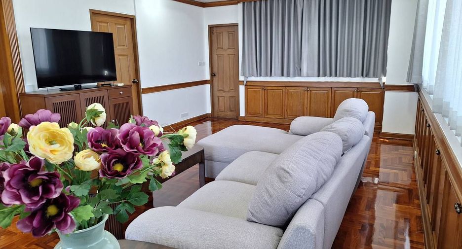 For rent 3 Beds condo in Khlong Toei, Bangkok