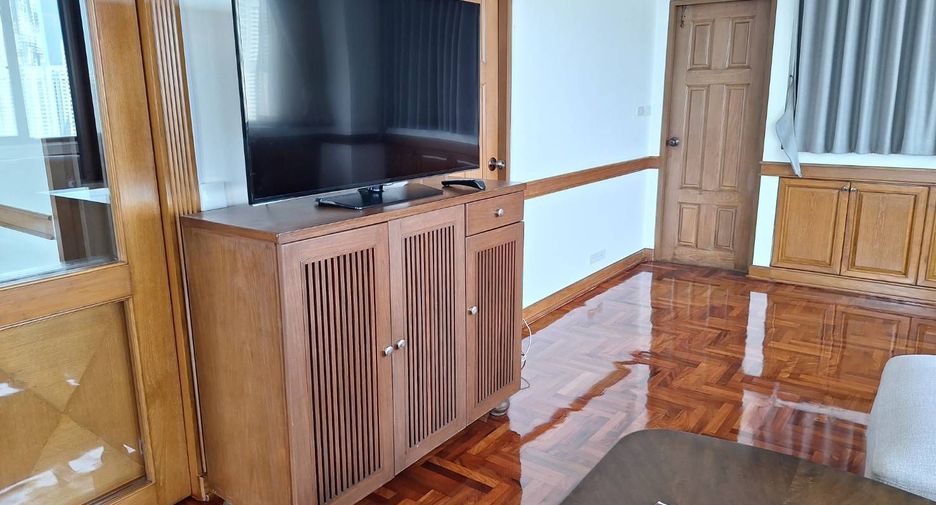 For rent 3 Beds condo in Khlong Toei, Bangkok